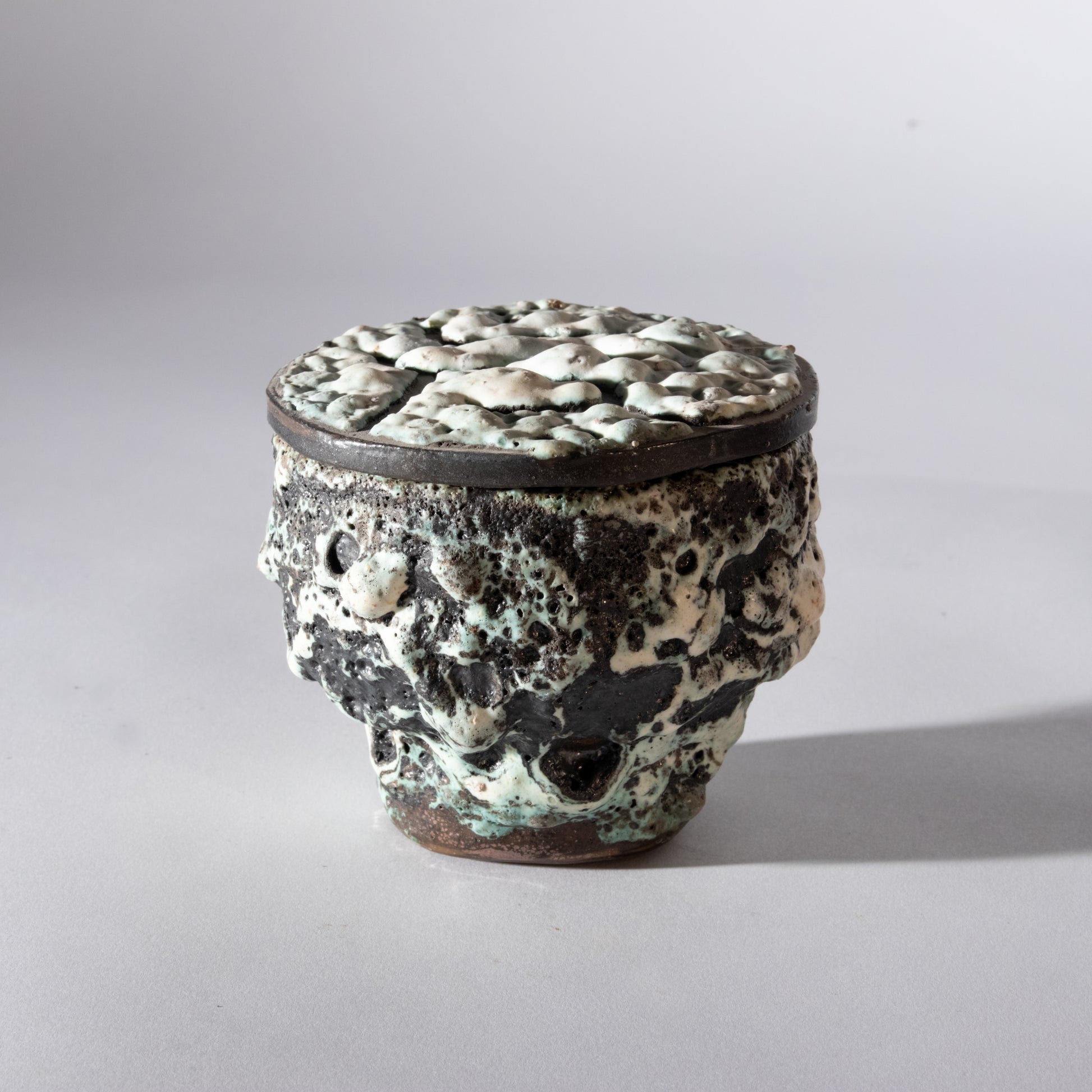 Ceramic recipient — view