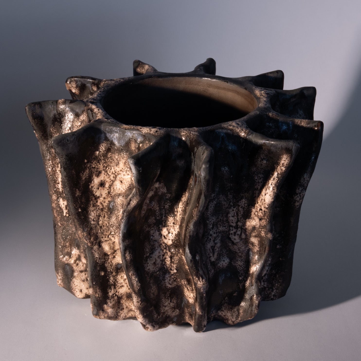 Plant pot — view